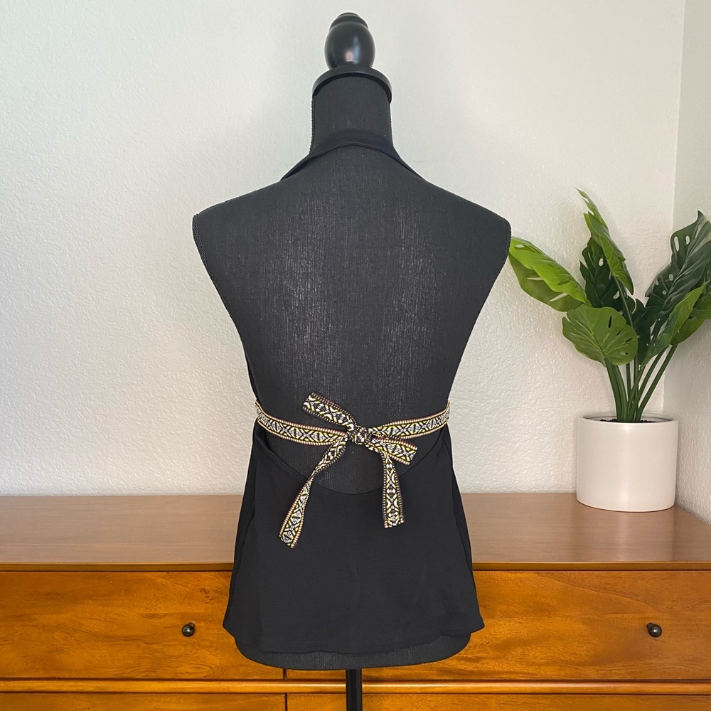 Ecoté Deep Plunge V-Neck Halter Top - Picture 3 of 4